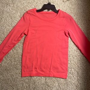 Lululemon swiftly tech 2.0 long sleeve race length size 4 but could fit a 6